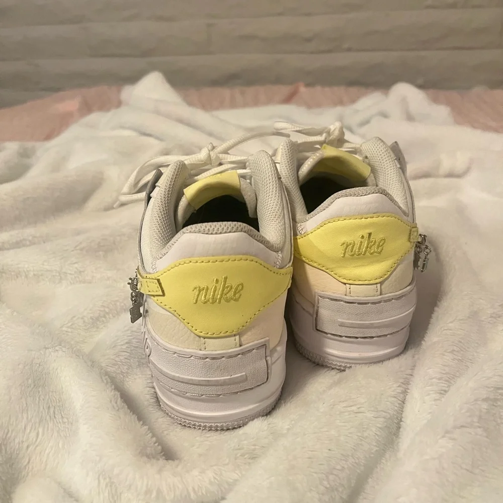 NIKE AIR FORCE WOMENS SIZE 7 CHARMS - Picture 4 of 7